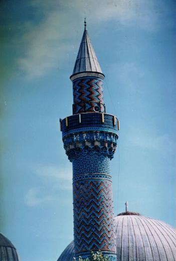 Sabah 05.30'da balayarak gnde be defa okunan ezan zar zor duyuyorsan