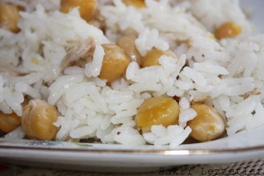 stanbul'da sokakta satlan her trl yiyecei denediysen: Msr, midye dolma, nohutlu pilav, fstk, nar suyu...