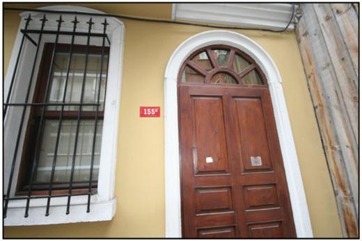 Her binann stnde bir kii ad varsa ve binalarn biri eski dieri yeni olan iki numaras varsa