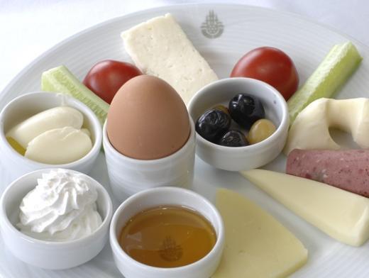 'Kahvalt' szcnn 'kahve alt veya kahve ncesi' anlamna geldiini bilip kahvaltdan sonra asla kahve imiyorsan