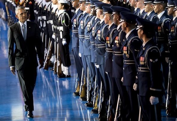 Askerin baylmasna neyin sebep olduu ile ilgili net bir aklama yaplmazken, merasimde yaanan bu olayda ilk anda insanlarn askerin salk durumuna tepkisiz kalmas pek ok kiinin eletirisine neden oldu.