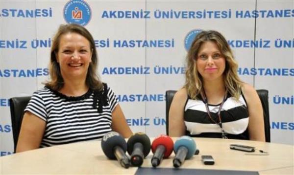 Trkiye'nin 6'nc yz nakli ameliyat baaryla tamamland. 8 saat sren operasyonla trafik kazasnda len 31 yandaki Muhittin Turan'n yz, 54 yandaki Salih sln'e nakledildi.