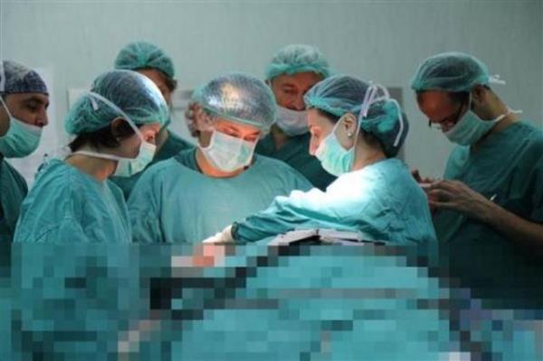 Trkiye'nin 6'nc yz nakilli hastas Salih sln'n dier hastalara gre ok sakin olduunu belirten Do. Dr. zlenen zkan, "Uyandnda ok sakindi, biz de ok ardk.