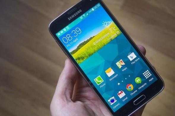 Telefonun test aamasnda kullanlan bu kodlar ile birlikte rnein Red butonuna tklayarak ekran kpkrmz yapabiliyorsunuz.