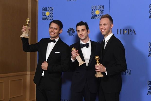 Her yl Hollywood Foreign Press Association (Hollywood Yabanc Basn Birlii) tarafndan verilen ve Oscar'n habercisi olarak kabul edilen Golden Globe (Altn Kre) dlleri sahiplerini buldu. 74. Altn Kre dllerine, 7 dalda dl kazanan, barollerini Emma Stone ve Ryan Gosling'in paylat "La La Land" damgasn vurdu.