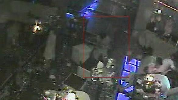 "YANIMIZDA VURULDU"    "Akam yedi kii Reina'ya gittik. Rahmetli Mustafa Sezgin Seymen ve nianls, ben ve nianlm. Bir baka nianl ift ve bir bekar arkadamz da bizimle birlikteydi. Ben gemi kaptanym. Hepimiz denizcilikten tanyoruz. Giderken endie yaadk. Bir tedirginlik vard ama mekna girdikten sonra kalmad. Locamzda oturuyorduk. Rahmetli Mustafa  dakika nce tuvalete kalkmt. Nianls yanmzdayd.