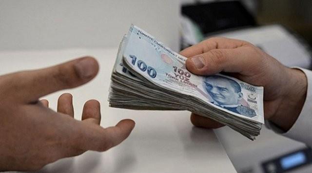 6- BANKA SEM N SRE SINIRI BULUNUYOR MU?  Emekliler ve hak sahipleri, promosyon anlamas yaplan bankalar arasndan alacaklar bankalar tercih edebilecek. Eer bankasn deitirmeyecekse emeklinin bir ey yapmasna gerek yok. Ancak 'Bankam deitireceim' derse, 3 ay iinde kararn vermesi gerekiyor.