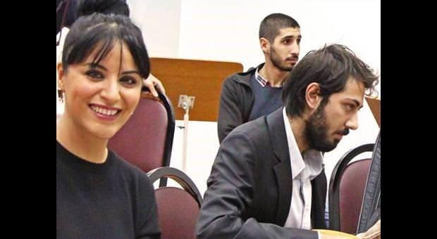 ZARA  T Trk Musikisi Devlet Konservatuvar&#8217;ndan mezun olan arkc Zara burada retmenlik de yapt.