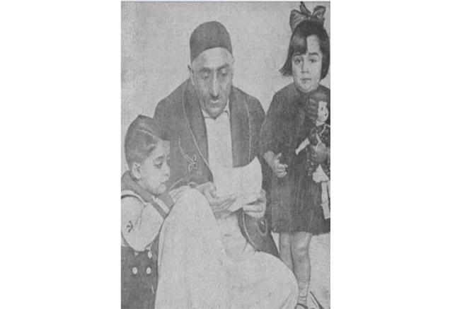 Selim Nait zcan, Nait zcan, Adile Nait  <p>Hafize anamz, aabeyi Selim Nait ve Trk tiyatrosunun nl tuluat ustas, babalar Nait zcan.