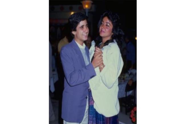 Emrah ve Oya Aydoan  <p>Kk Emrah'n rol anasyla dans. Iklar iinde uyusun Oya Aydoan.