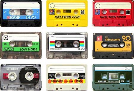 <p><b>5- Kark mzik kasetleri</b></p>     Favori arklarmzn yer ald "kark" mzik kasetleri aylarca sklmadan walkman'lerimiz yardmyla dinlenirdi. imdi iPhone'larndaki listede binlerce ark bulunan genler daha m ansl acaba?