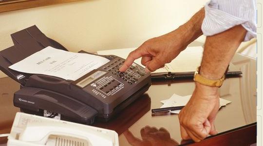 <p><b>7- Faks cihazlar</b></p>     Hala gnlk hayatmzda kullanlr durumda olsa da, e-posta ve internetin yaygn olmad zamanlarda daha da yaygn bir ekilde kullanlrd faks makineleri.