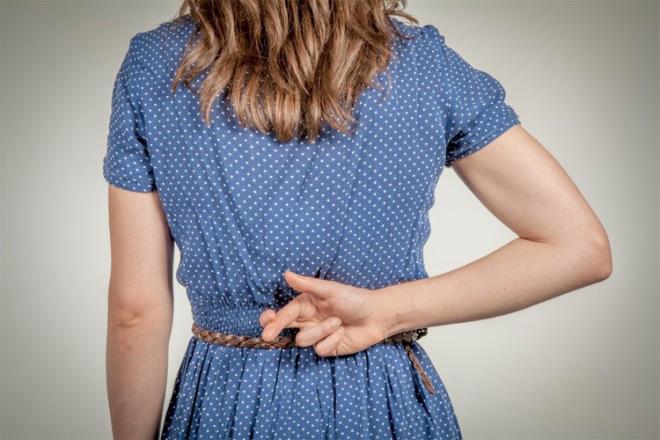 KSRYORSA...  -Yalan boaz dm dm ediyor. Haliyle de yalan sylerken boazda bir hareket balyor o da kiinin ksrmesine sebep oluyor. Konutuunuz ki ksrmeye balyorsa yalan sylediinden kukulanmakta haklsnz.