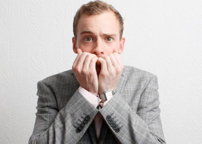 GZ BEBEKLER BYYOR  -Bir konuyu sorduunuz zaman o konuyla ilgili beyin yalan syleyecekse dnme balyor. Dnme balaynca gz bebekleri byyor ve syleyecei eyi hzl bir ekilde syleyemiyor, taklmaya balyor.