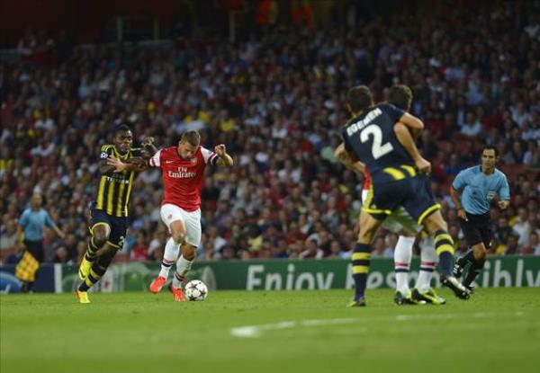 Fenerbahe Alex-Niang ikilisinden beri kontraya kamyor. Hatta Santos'u ekle. Kontraya kamayan takm ilerde bask kurar o da yok