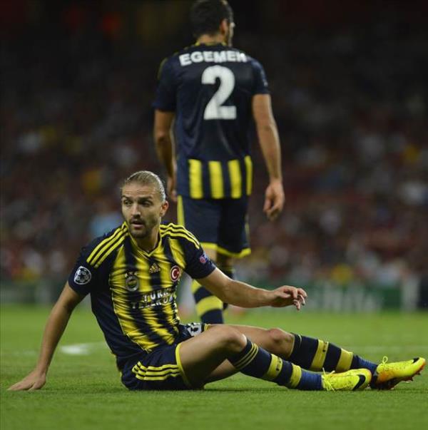 Sol bekte Caner'den daha iyi oynarm bonservisimde yok beni dnr msnz? @Fenerbahce