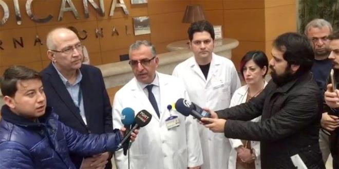 'LK 72 SAAT BYK NEM TAIYOR'<p>  Prof. Dr. Akdemir, bu tr yaralanmalarda ilk 72 saatin byk nem tadn da vurgulad. Hidayet Akdemir, Salk Bakan Recep Akda'n da hastaneyi arayarak Sancakl'nun durumu ile ilgili bilgi aldn kaydetti. te yandan stanbul Valisi Vasip ahin de hastaneye gelerek Hlya Sancakl'nn salk durumu hakknda bilgi ald.