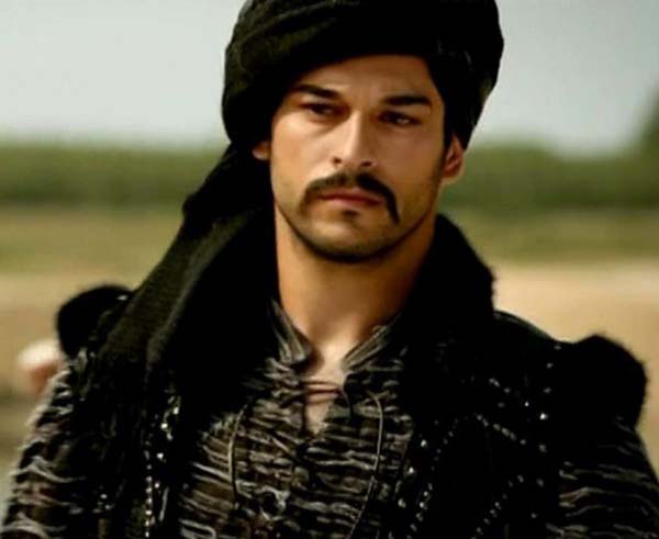 Burak �z�ivit 8 bin TL al�yor.