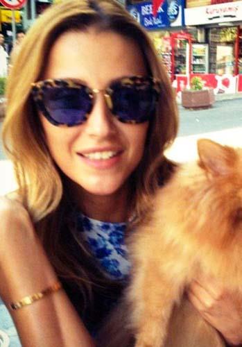 �zge Ulusoy yar��mada haftal�k 15 bin TL al�yor.