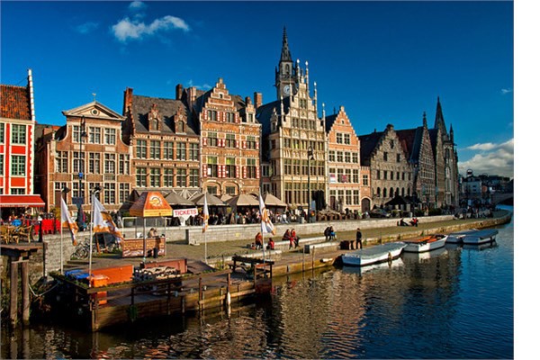 Belika?da da talya ve Yeni Zelanda gibi 30 gn resmi tatil yaplyor. lkede iiler ylda 1577 saat alyor. i bana elde edilen verilen 59,50 dolar. Belika?da kii bana den milli gelir 37 bin 883 dolar. Belika?da isizlik oran yzde 7,6.