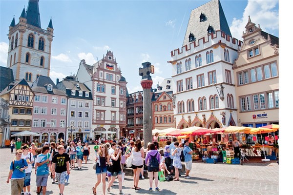 Almanya?da ylda 34 gn resmi tatil. Almanlar ylda 1406 saat alyor. lkede kii bana den milli gelir, 30 bin 28 dolar. Almanya?da isizlik oran yzde 5,5.