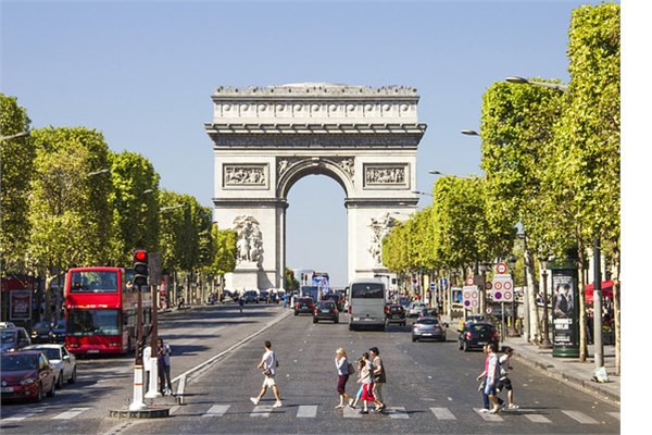 Fransa?da ylda 31 gn resmi izin yaplyor. Franszlar ylda toplamda 1476 saat alyor. ilerin almalarndan saat bana 57,70 dolar verim elde ediliyor. Fransa?da kii bana den milli gelir 35 bin 548 dolar. Fransa?da isizlik oran yzde 10,3.