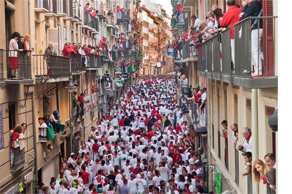 spanya spanya?da ylda 34 gn resmi tatil. spanyollar ylda 1685 saat alyor. spanya?da isizlik oran yzde 25,1 seviyesinde.