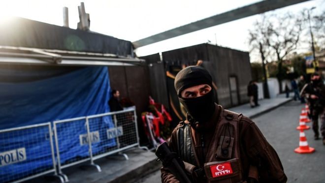 Dnyann en byk haber organlar, Reina saldrgannn yakalanmasn fla haber olarak duyurdu.