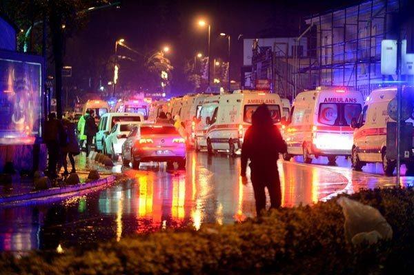 CNN, 'stanbul polisi, ylba saldrgann gzaltna ald' dedi.    Amerikan Associated Press (AP) haber ajans, 'stanbul'da 39 kiiyi ldren gece kulb saldrgannn yakaland bildiriliyor' cmlesiyle haberi sundu.