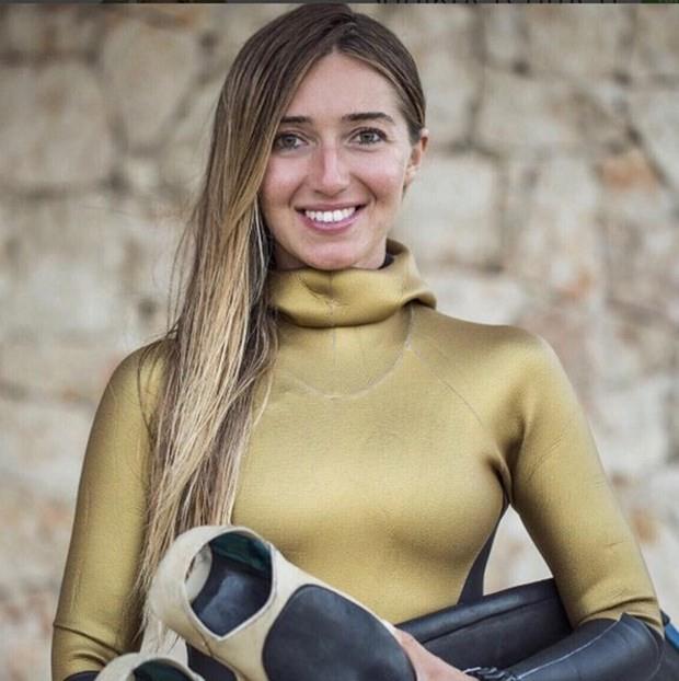 AHKA ERCMEN    <p>Son gnlerde ok farkl duygular yayorum. Survivor'a katlacam duyuruldugundan itibaren birok mesaj aldm; destekleyenler, sevinenler, aranlar, 'ne gerek vard' diyenler ve 'iyi ki gidiyorsun' diyenler... Hepinize binlerce teekkr ediyorum bana bugne kadar ne derece doru iler yaptm ve ne gzel insanlar biriktirdiimi bir kez daha gstermi oldunuz. Yllardr amacm dnya rekorlaryla lkemi gururlandrmak ve doaya, salkl yaama olan farkndal biraz olsun arttrabilmek oldu. Hayatmn bu dneminde ise hem projelerimizi daha ok kiiye ulatrmak hem de kendi snrlarmla ve doayla mcadelenin bana katacaklarn deneyimlemek adna bu karar aldm. Bugne kadar bana inandnz ve gvendiiniz iin ok teekkrler.