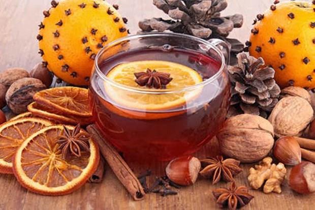 Daha ok kn tercih edilen scak iecekler doru hazrlanp dozunda tketilirse birok faydas var. Ancak bu iecekleri de yanl kullanmak baz sorunlara kap aralayabilir. Beslenme ve Diyet Uzman Fatma Demirok da bu noktaya dikkat ekti, k ieceklerinin faydalar ve doru tketilmediinde oluabilecek zararlar hakknda unlar syledi: