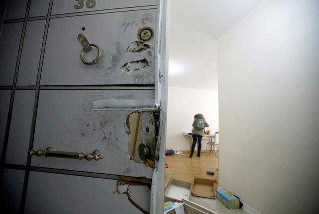 OPERASYONU ALIKAN YNETT<p>    Operasyonu bizzat stanbul Emniyet Mdr Mustafa alkan ynetti. alkan, saldrgann tm balantlarnn deifre edilmesi iin sa yakalanmas talimatn verdi.