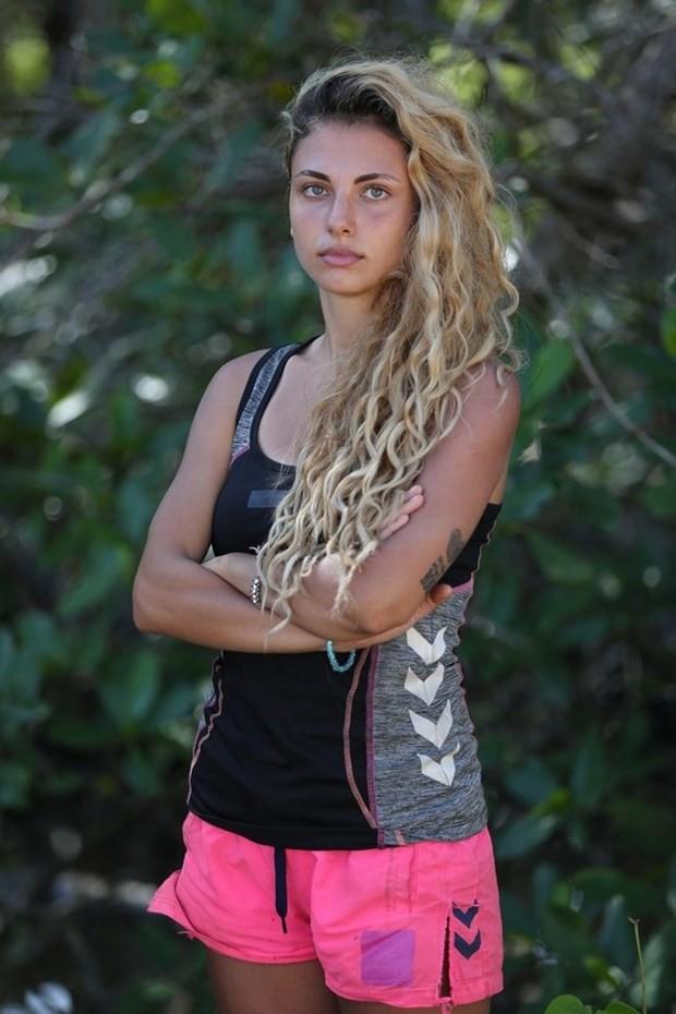 Yamur zdemir, 3'nc hafta adaya geldi ama ilk eleme ayrld.