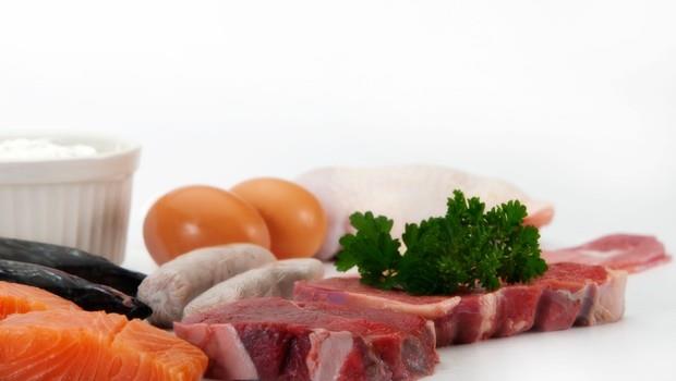 6. Protein almn artrn  <p>  Et, balk, yourt ve st rnlerine arlk vererek k mevsiminde de yeteri kadar protein almaya zen gsterin. Protein vcudu uzun sre tok tutmas ve metabolik hz artrmas bakmndan vcudumuzun iin nemli besin kaynaklarnn banda yer alyor.