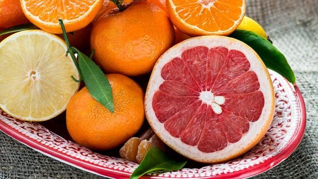 4. Meyve tketimini artrn<p>    Baklk sistemini glendirmek ve k aylarnda oluan tatl isteini azaltmak iin meyvelerden yardm alabilirsiniz. Taze meyve eitlerine sofranzda yer aarak ara beslenme programnz salkl hale sokun.