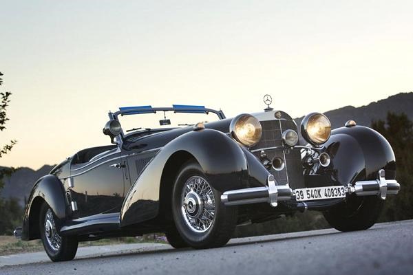 1939 Mercedes-Benz 540K Special Roadster  Aracn fiyatnn 10 milyon dolarn zerinde olduu ifade ediliyor.