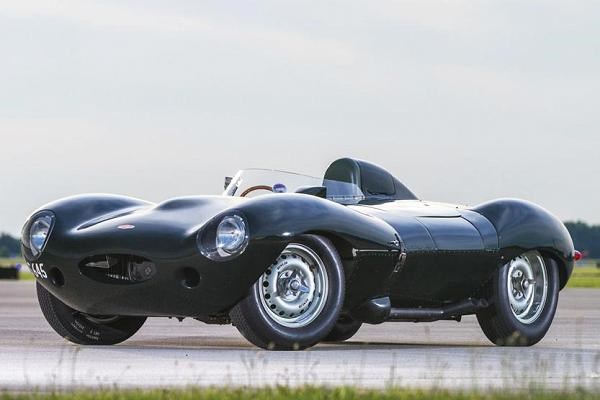 1955 Jaguar D-Type  Fiyat 4 milyon dolarn zerinde.