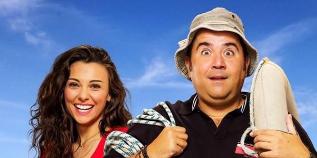 "Sanat bize her zaman moral verir. Bu srete sonsuz aktivite gerekli. Haftada bir gn gsteri yapyoruz, ara vermiyoruz. Ne artlarda olursa olsun oynuyoruz. Seyirci korkup gelmezse yine oynayacaz. Gerekirse bedava oynayacaz. Gerekirse ehitlerimizin yararna oynayacaz, ki oynadk da. Evlere kapanmayacaz evet. Mcadele edeceiz. yiye gideceini dnyorum. Her ey gzel olacak. Dnyann doas bu, her ey deiir; gzel olur, kt olur, gzel olur, kt olur, bu bir dng. yi bir dng yaklayor, hissediyorum."