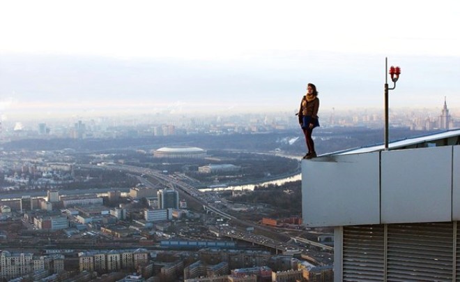 Dnyann en riski fotoraflar bu galeride. Fotoraf ekimleri her gn yeni bir boyut kazanmaya devam ediyor. Herkesin farkl bak asnn yanstld fotoraflarda bazen byk risk alnyor. Hatta kimi fotoraflar lmle burun buruna gelerek fotoraflar ekiyor. te bazen bakmaya bile cesaret edemediimiz yerden ekilen fotoraflar.