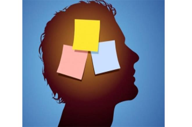 Channon gibi insanlar tantklar her insann ismini hatrlama gibi bir beceriyle domu gibi grnse de aslnda herkes isim hatrlamakta zorluk eker.<p>     Yz zelliklerine dikkat edin ve en arpc zelliini dndnz imge ile ilikilendirin.  Zira isimler dier bilgilerden farkldr. Birinin isminden ok mesleini hatrlamas daha kolaydr. ABD'deki Madison niversitesi'nde psikoloji doenti olan Kethera A Fogler'a gre, nk bu bilgi beyindeki mevcut semantik balantlara daha uygundur. rnein Cory adl bir retmenle tantnzda onun retmenlii kendi eitimimizden belli imgelerle rtr; oysa ismi o kiiye rastgele verilmitir ve kim olduklaryla ilgili balantdan yoksundur.  "te bu nedenle bir iftiyi hatrlamanz soyad ifti olan birini hatrlamaktan daha kolaydr" diyor Fogler.  Be admda isim hatrlama:  smi dikkatle dinleyin  smi tekrar edin  O ismi artran bir imge dnn  O imgenin o kiinin grnmyle ilgili bir zelliiyle balantsn kurun  Bir sre sonra bu bilgiyi tekrarlayn