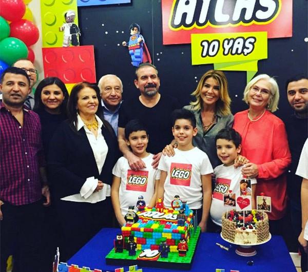 Glben Ergen ise kavgaya ramen instagram'a eski einin de olduu aile fotorafn ykledi.