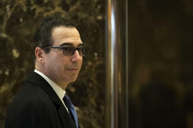 HAZNE BAKANI STEVE MNUCHIN  <p>Donald Trump, ABD Hazine Bakanl iin eski Goldman Sachs orta Steve Mnuchin'i seti. Trump, Mnuchin'i Hazine Bakan yapmasnn nedenini yle aklad: "Uzmanl ve byme yanls fikirleri kendisini hazine bakan grevi iin ideal bir aday yapyor."