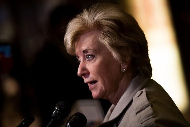 KK LETMELER BAKANI LINDA McMAHON  <p>ABD Bakan Donald Trump'n Kk letmeler Bakan olarak atad Linda McMahon 2009 ylnda Cumhuriyeti Parti'den siyasete atld. 2010 ve 2012 yllarnda senato koltuu iin yaran milyarder McMahon iki seferde seimi Demokrat Partili rakiplerine kar kaybetti. Linda McMahon&#8217;un net varl ei Vincent McMahon&#8217;la birlikte 1.16 milyar buluyor.