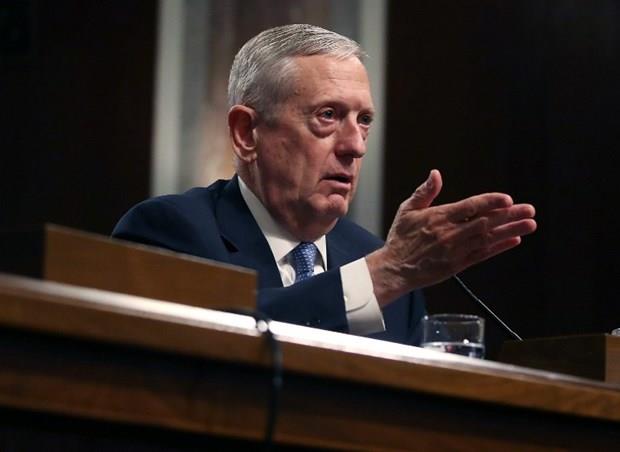 SAVUNMA BAKANI JAMES MATTIS  <p>Trump, Savunma Bakanl iin "Kuduz kpek" lakapl emekli General James Mattis'i seti. 66 yandaki Mattis, ABD Bakan Barack Obama'yla ran konusunda fikir ayrl yaad iin emekliye ayrlmt. James Mattis, 44 yllk grev sresi srasnda ABD'nin Afganistan ve Irak igallerinde nemli roller stlendi. Felluce'de 2004'teki kanl atmalar yneten Mattis, 2005 ylnda San Diego'da askerlere yapt konumada "Baz insanlara ate etmek elenceli" demiti.