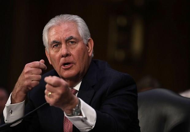 ABD DILER BAKANI REX TILLERSON  <p>Donald Trump, Dileri Bakanl koltuuna ABD enerji devi Exxon Mobil CEO'su Rex Tillerson' oturttu. ABD'nin yeni dileri bakan Rex Tillerson 40 yldr enerji sektrnde alyor. 2004 ylndan bu yana ABD'nin en byk enerji irketi ExxonMobil CEO'su olan Rex Tillerson'in siyasi bir kariyeri bulunmuyor.