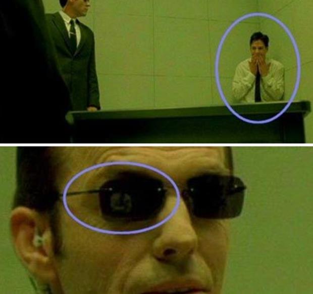 Matrix  <p>  Neo keye skm ama gne gzlndeki yansmada sandalyede oturuyor.