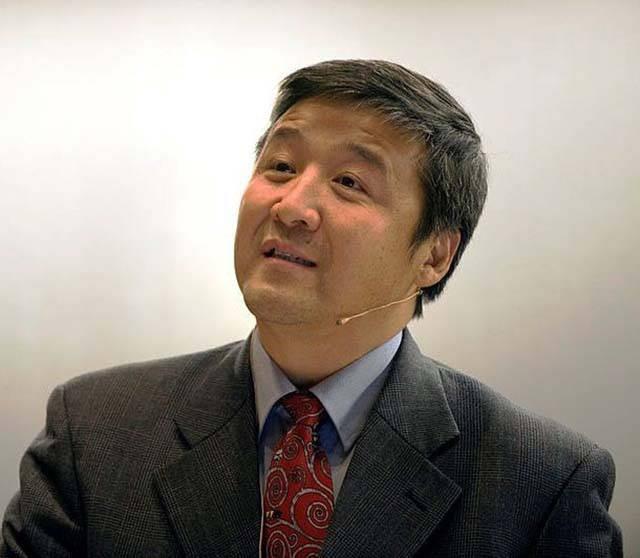 Wang--  in'in baz blmlerinde de Wang olarak romanize edilmi olan Wang, in soyadlarnn "&#29579;" romanizasyonudur. in'in yaklak 100 milyonu bu ismi elinde tuttuu iin Wang, lkedeki en yaygn soyad ve onu Lee ve Zhang takip ediyor.