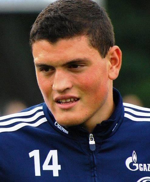 Papadopulos--  Bazen Papadopulos olarak okunur, Papadopulos en yaygn Yunan soyudur. Yunanistan, Kbrs ve Yunanistan diasporas lkelerinde, rnein ABD, ngiltere, Avustralya ve skandinav lkeleri gibi lkelerde kullanlr. "Bir rahibin olu" anlamna gelir.