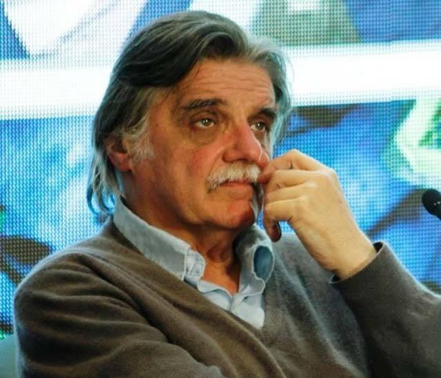 Gonzalez--  Bir dier popler spanyol soyad olan Gonzalez, spanya'nn ikinci en yaygn soyad ve Latin Amerika'da da yaygn bir soyad. Arjantin, ili, Meksika, Paraguay ve Venezuela'da en yaygn be soyadndan biridir.