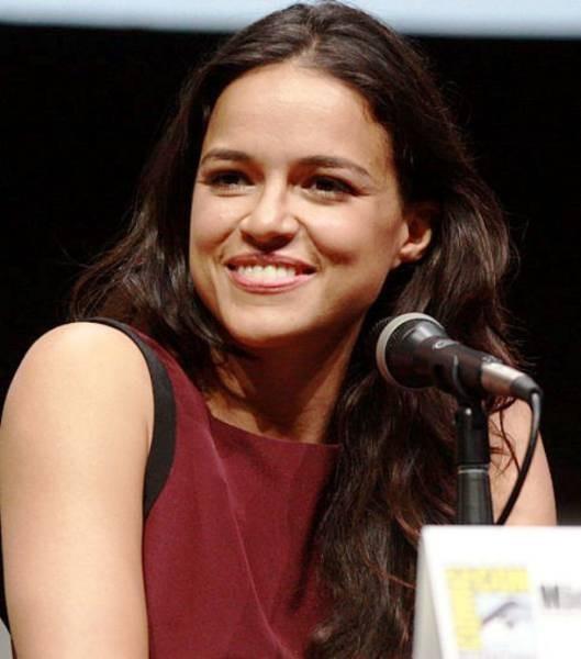 Rodriguez  -spanya, Latin Amerika ve ABD'de ortak bir soyad olan Rodriguez, "Rodrigo'nun Olu" anlamna gelir. Arjantin'in ikinci en popler soyad olan Kolombiya'nn en popler soyad ve Brezilya'daki en popler dokuzuncu soyad.